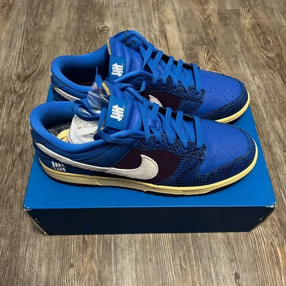 Nike Dunk Low, Mens size 11, (New) Og all